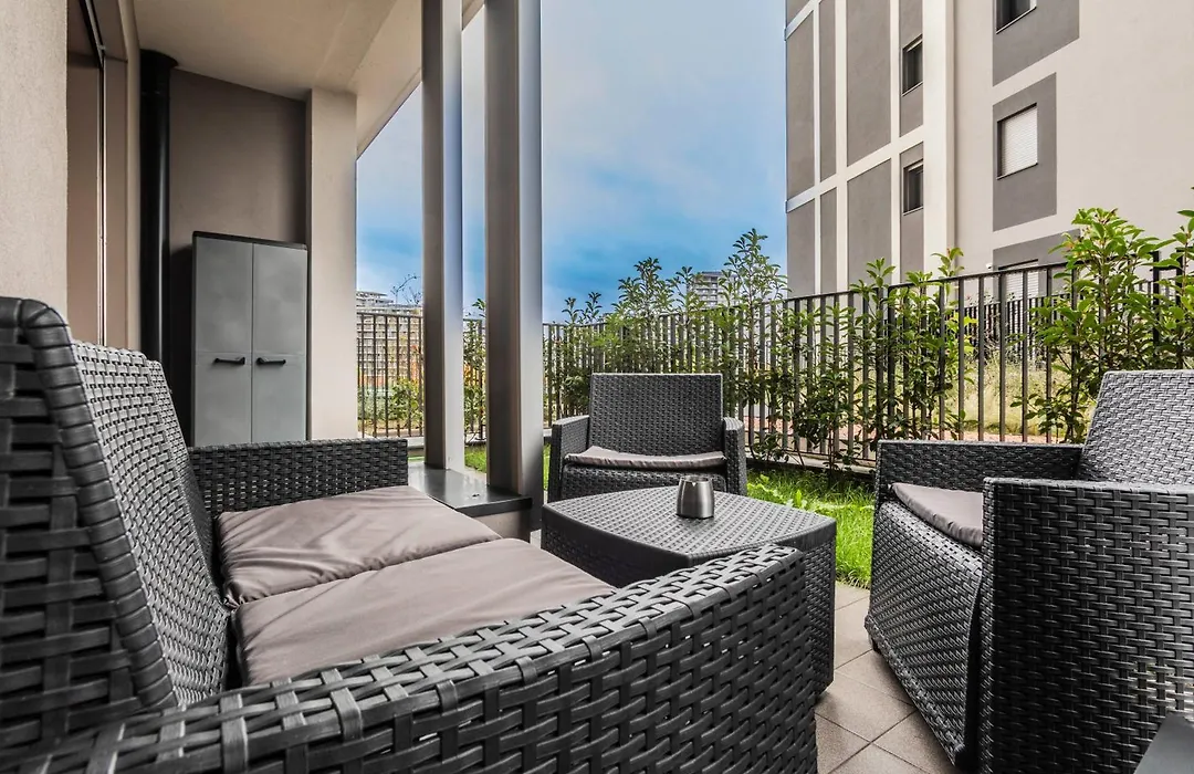 Prime Living Milano Merlata - Cozy Garden Apartment-1